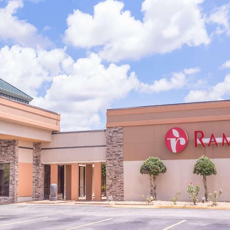 Hotel Ramada By Wyndham Macon Exterior foto