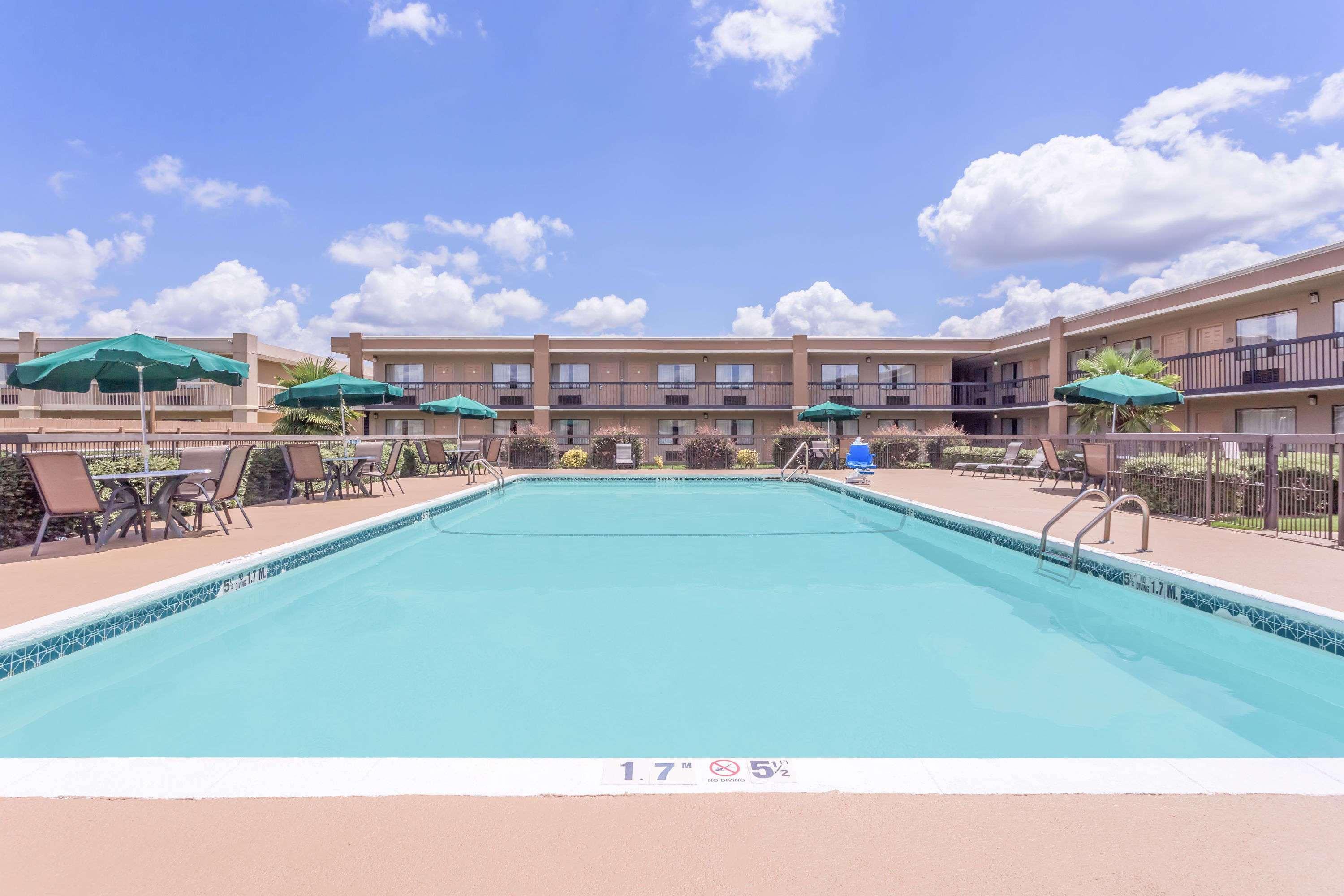 Hotel Ramada By Wyndham Macon Exterior foto