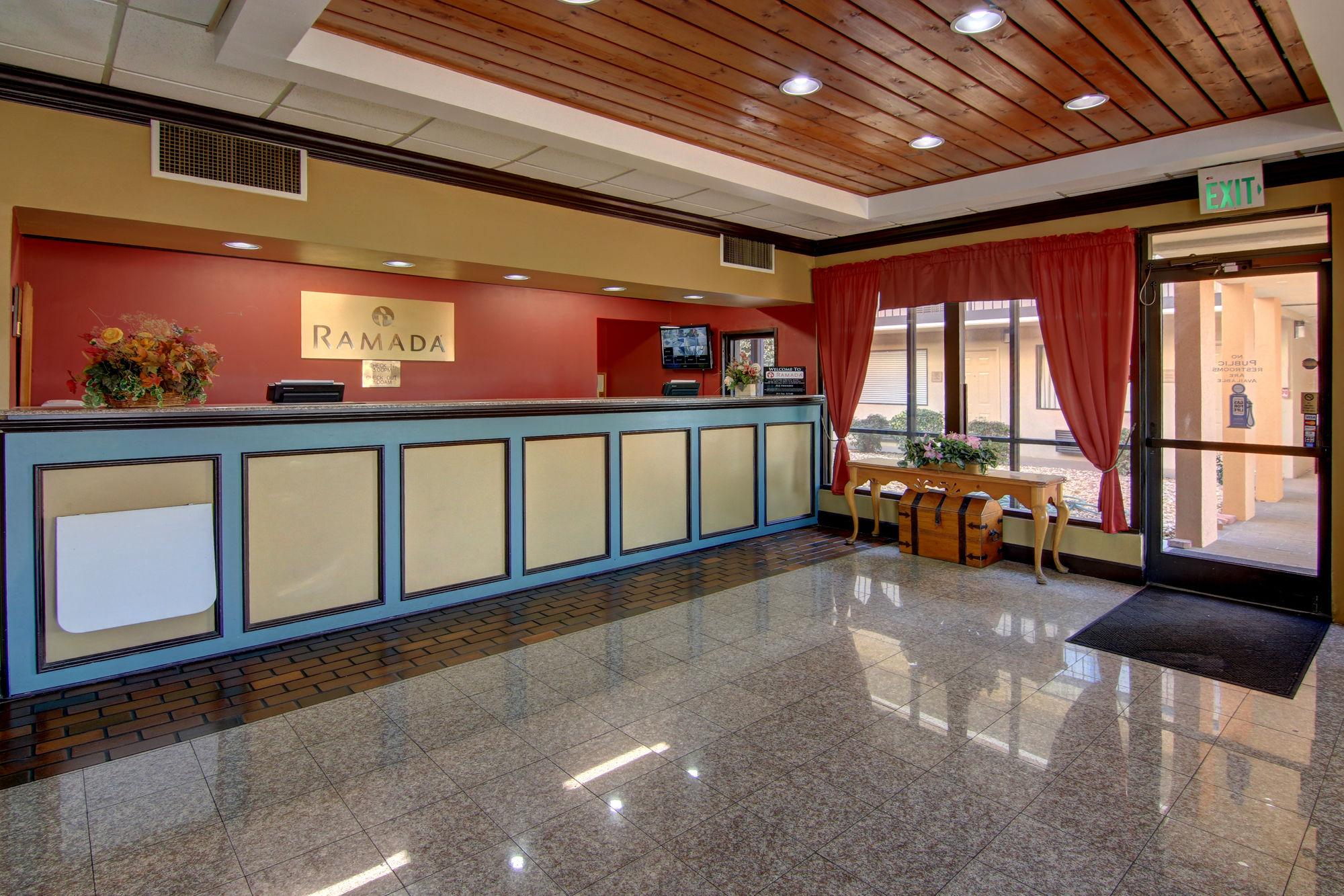 Hotel Ramada By Wyndham Macon Exterior foto