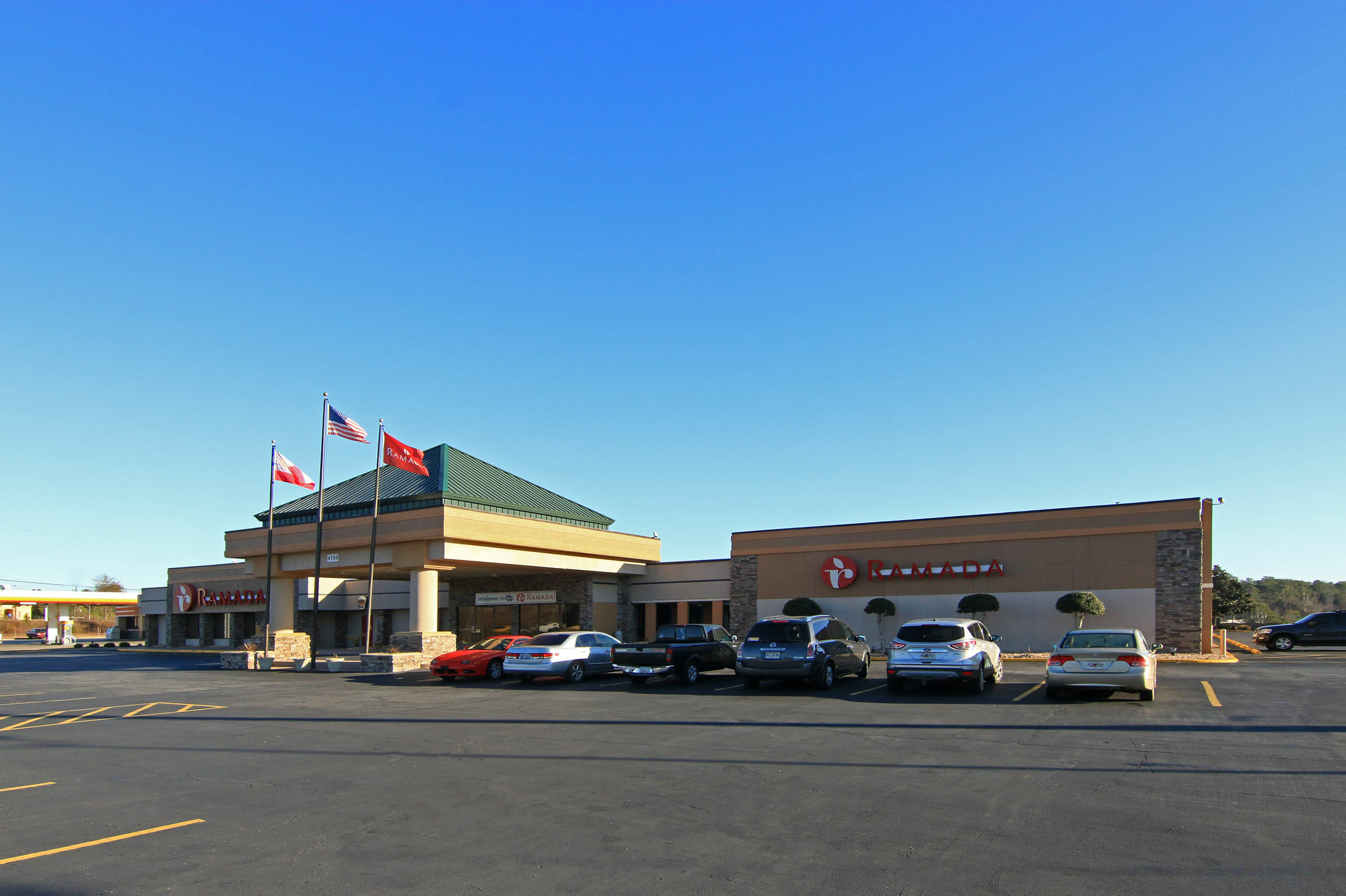Hotel Ramada By Wyndham Macon Exterior foto